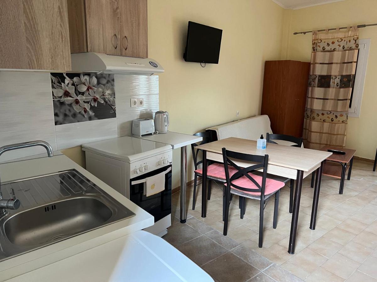 Votsalo Pool Apts Kalami  Bagian luar foto