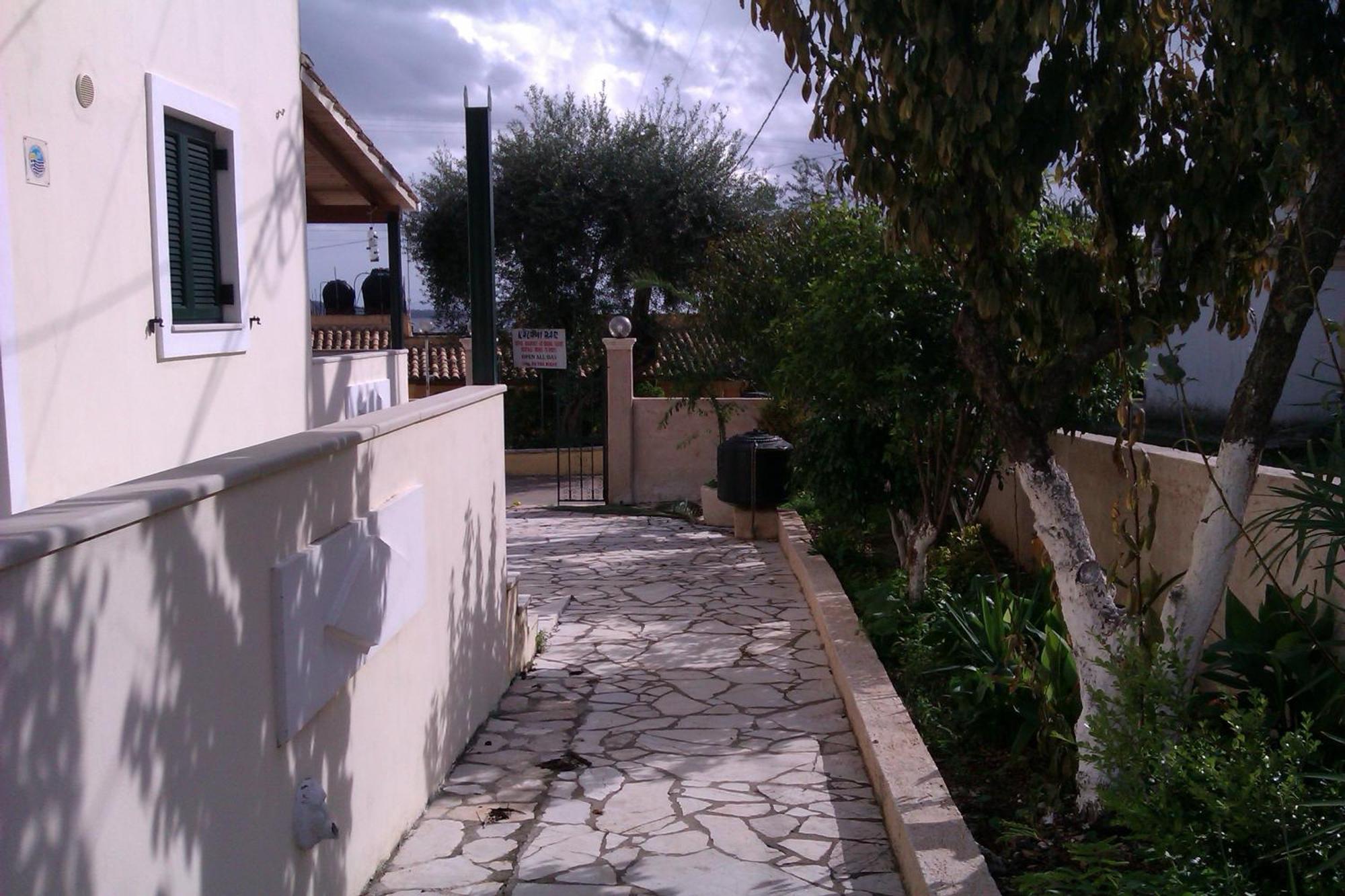 Votsalo Pool Apts Kalami  Bagian luar foto