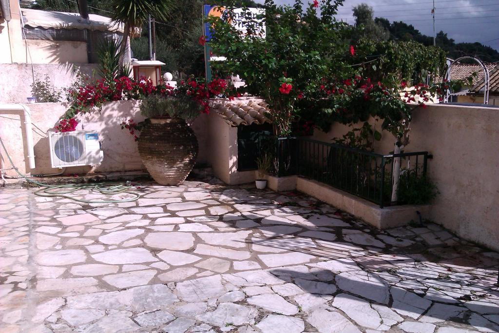 Votsalo Pool Apts Kalami  Bagian luar foto